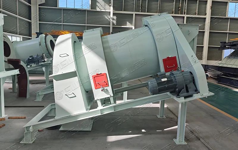 機(jī)制砂防離析、防揚(yáng)塵，有經(jīng)驗(yàn)的砂廠都在用加濕拌和機(jī)